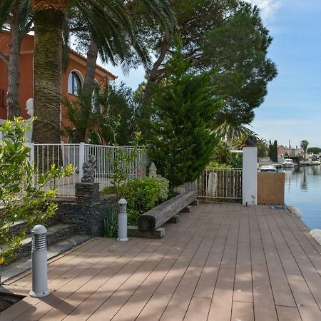 Villa Requesens On Canal Empuriabrava Exterior photo