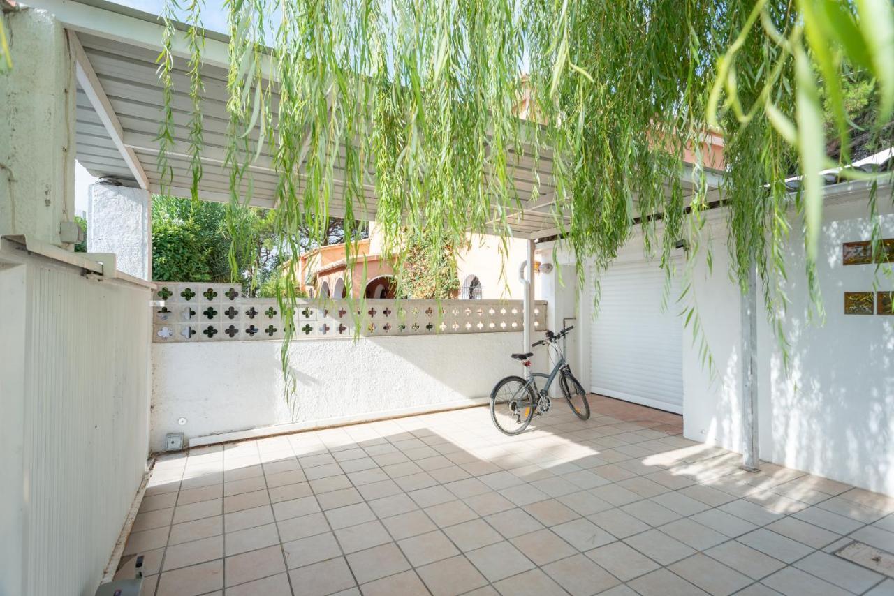 Villa Requesens On Canal Empuriabrava Exterior photo