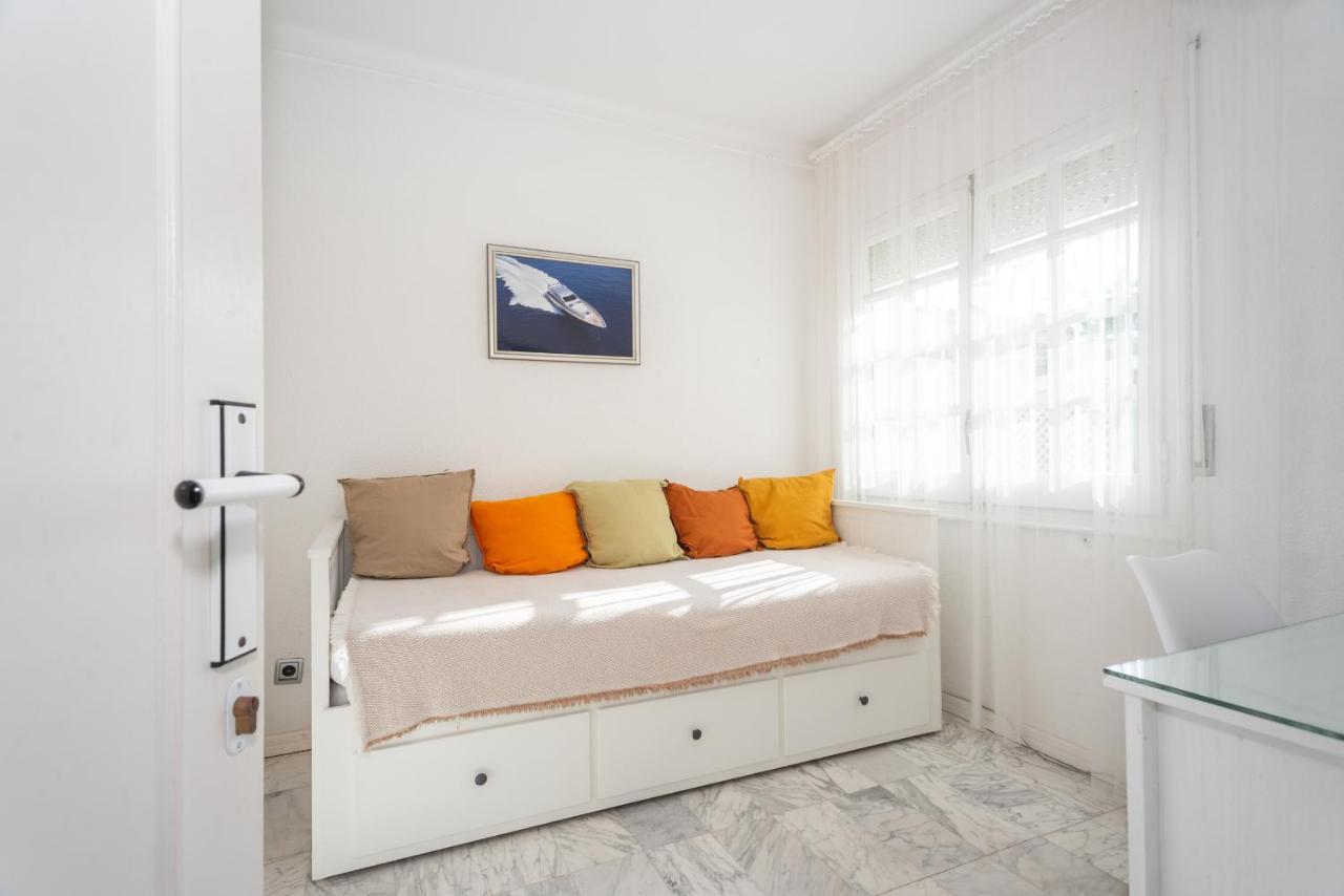 Villa Requesens On Canal Empuriabrava Exterior photo