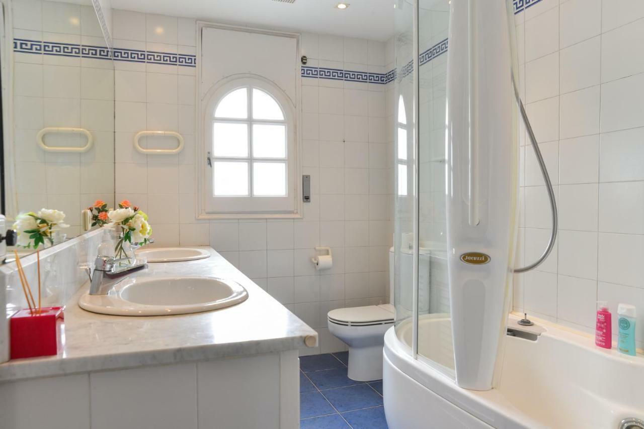 Villa Requesens On Canal Empuriabrava Exterior photo