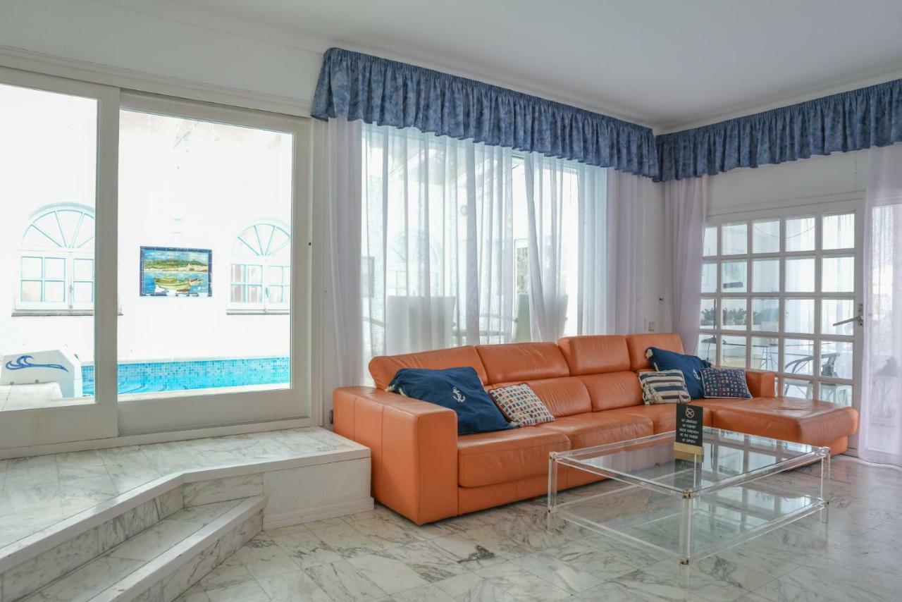 Villa Requesens On Canal Empuriabrava Exterior photo